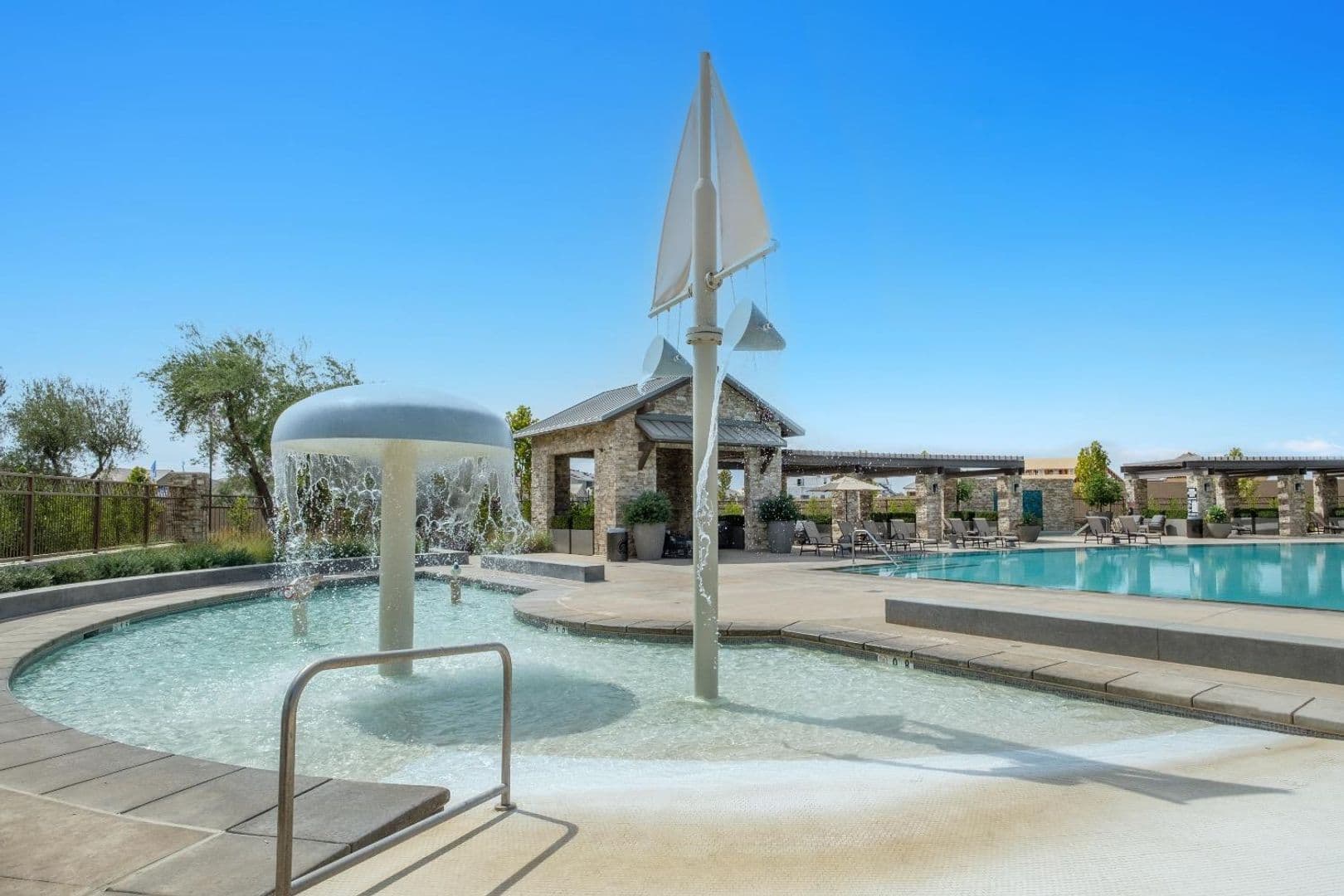 Madera House: 980 Rubcom Rd W