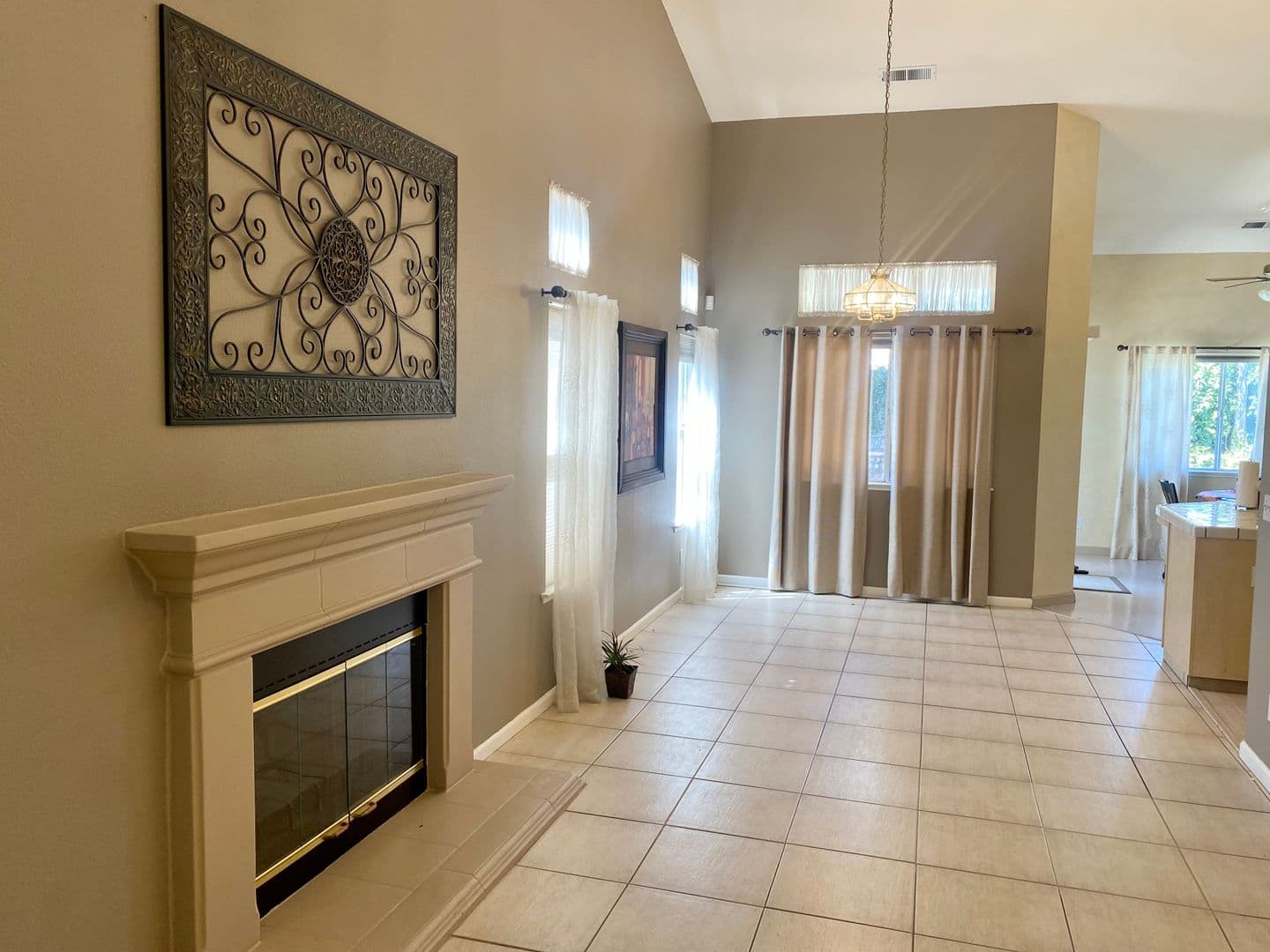 Fresno House: 2072 E Rush Ave