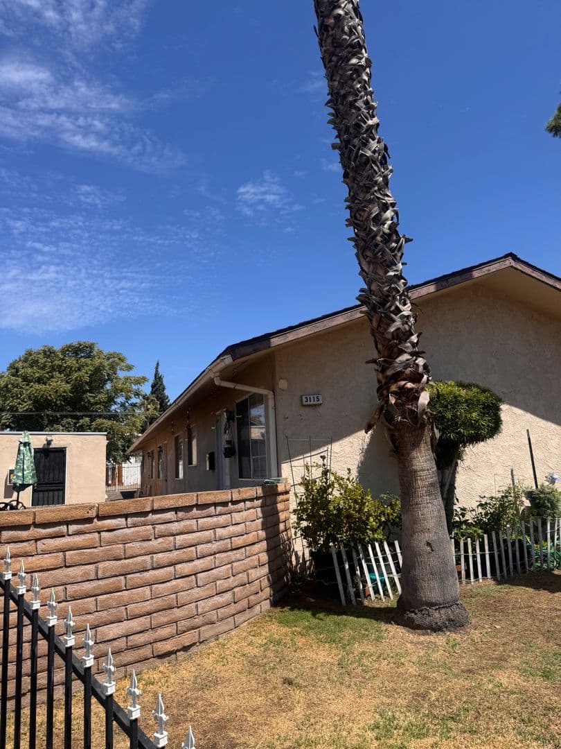 Fresno Apartment: 3115 E Mckenzie