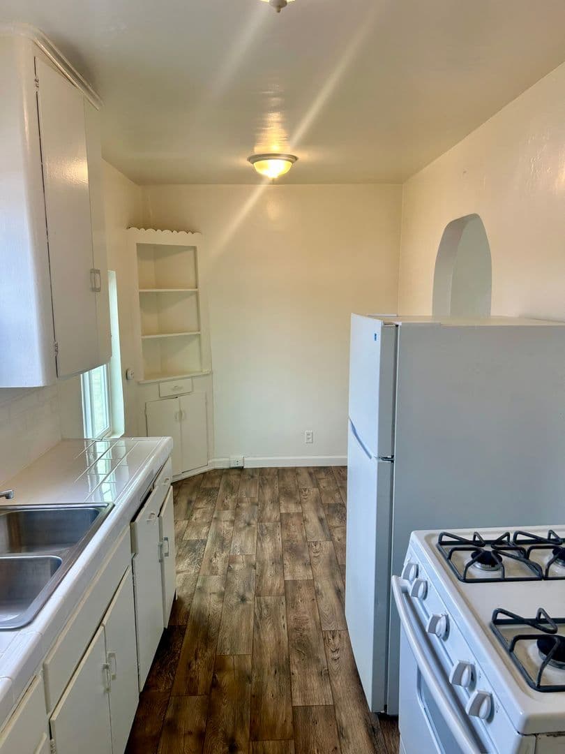 Fresno Apartment: 154-164 N U St