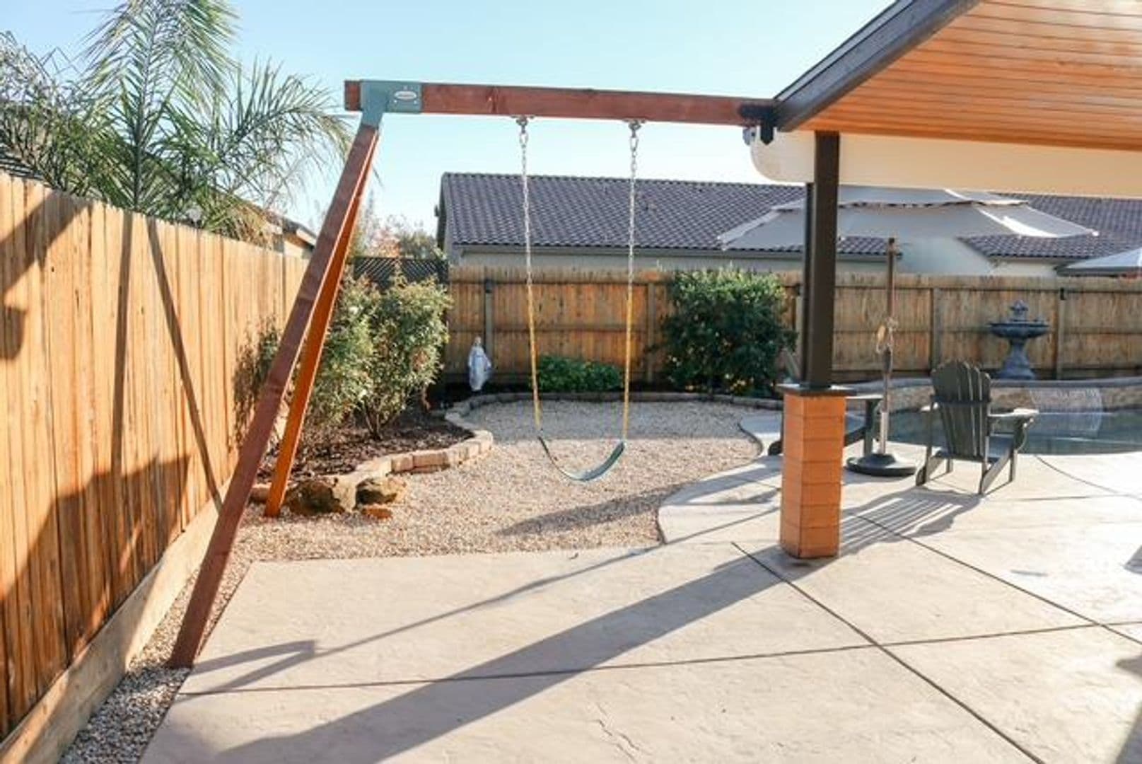 Lemoore House: 729 Castellina St