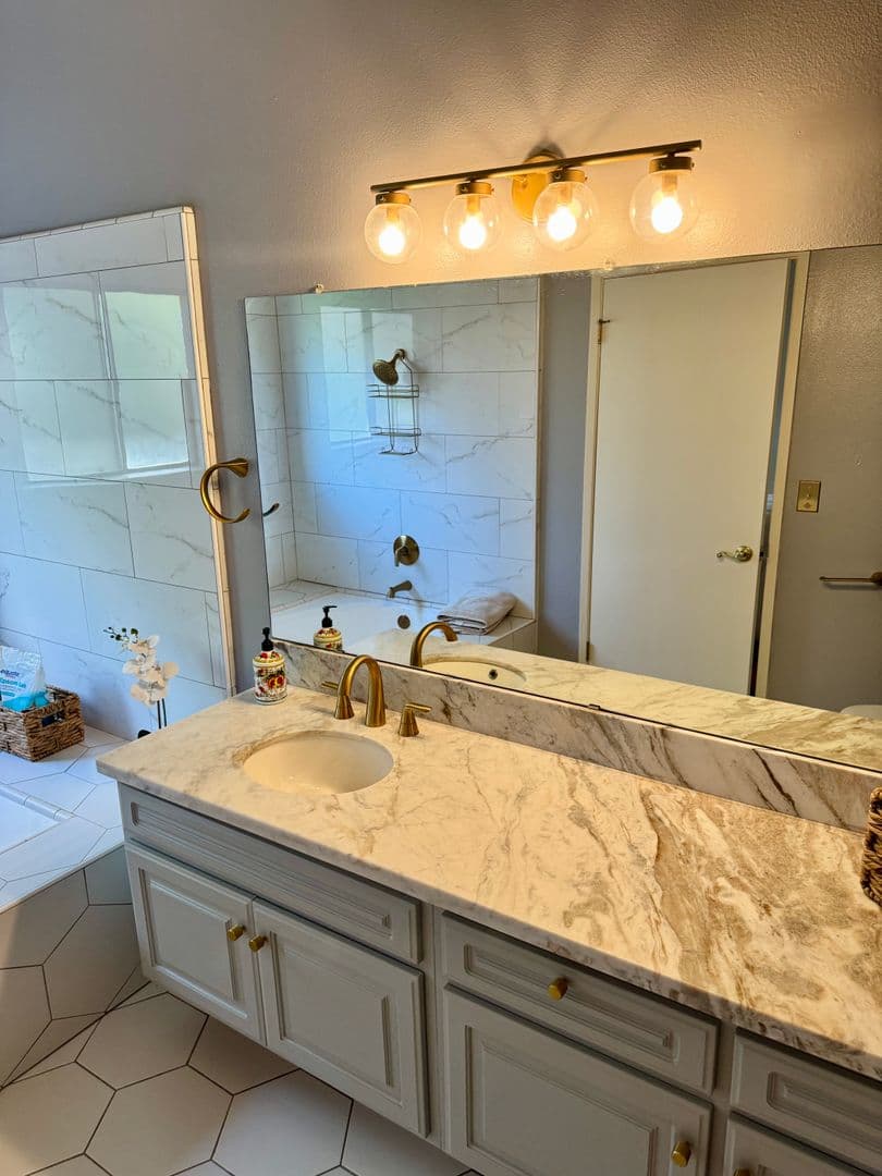 Fresno House: 2890 Huntington Blvd #150