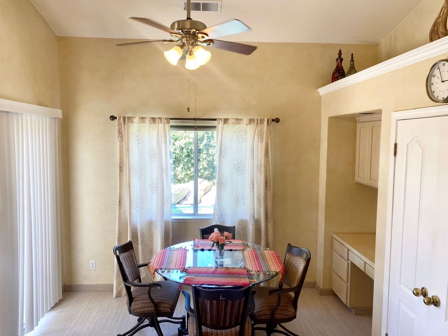 Fresno House: 2072 E Rush Ave