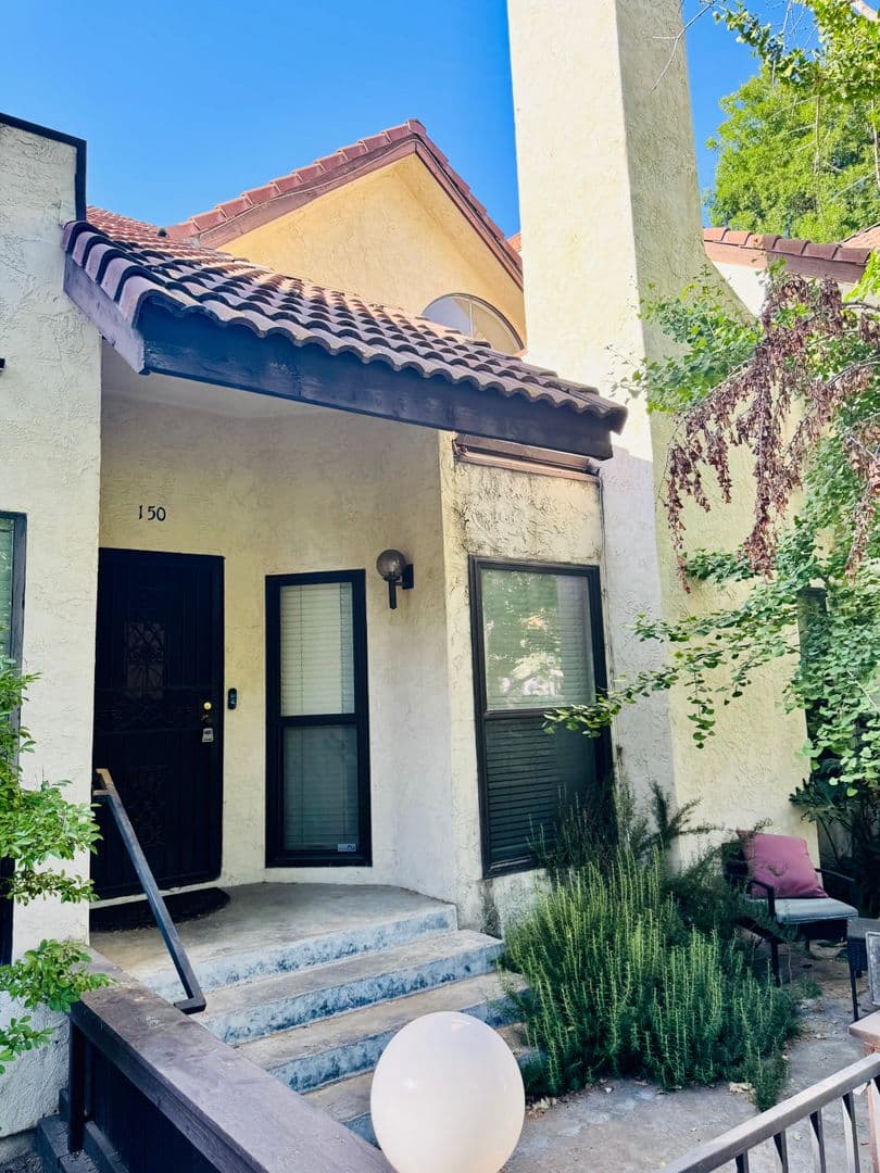Fresno House: 2890 Huntington Blvd #150