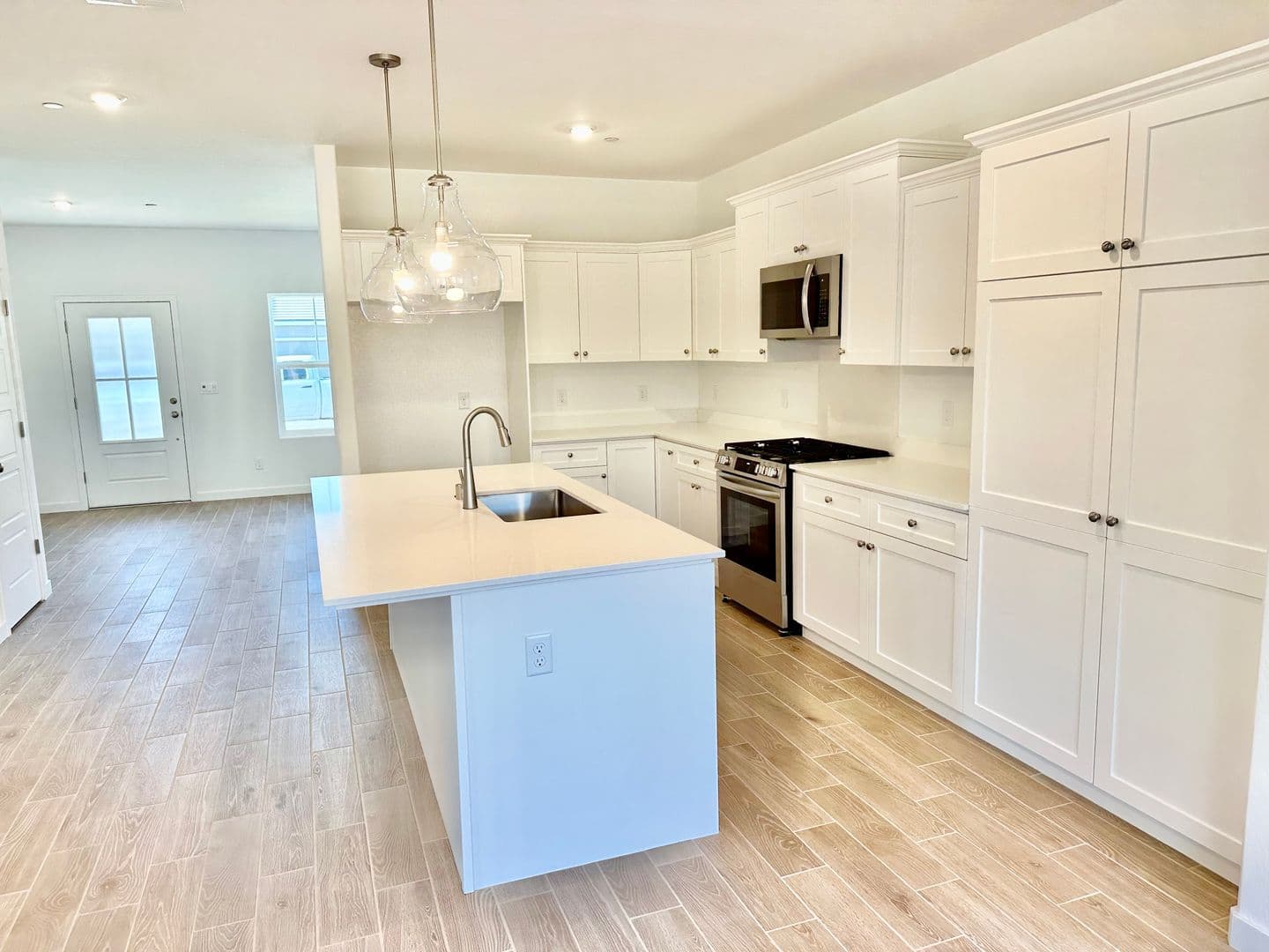 Madera House: 843 Ponderosa Way
