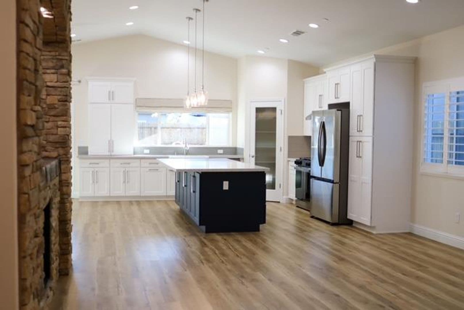 Lemoore House: 729 Castellina St