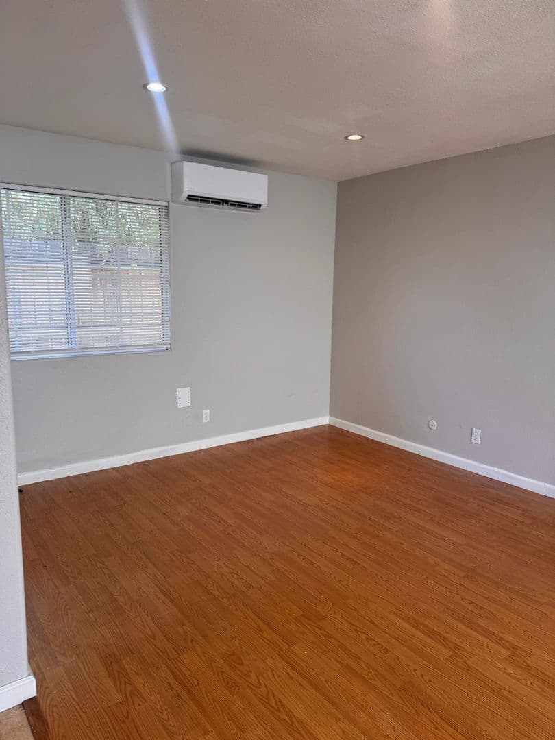 Fresno Apartment: 3115 E Mckenzie