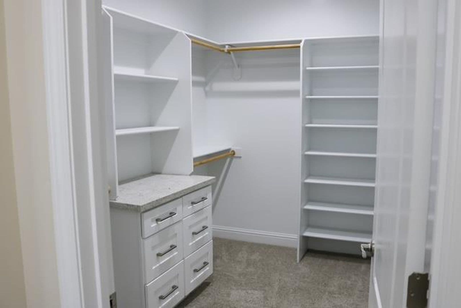 Lemoore House: 729 Castellina St