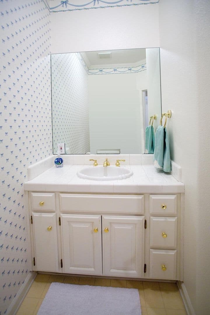 Fowler House: 205 N Jonna Ave