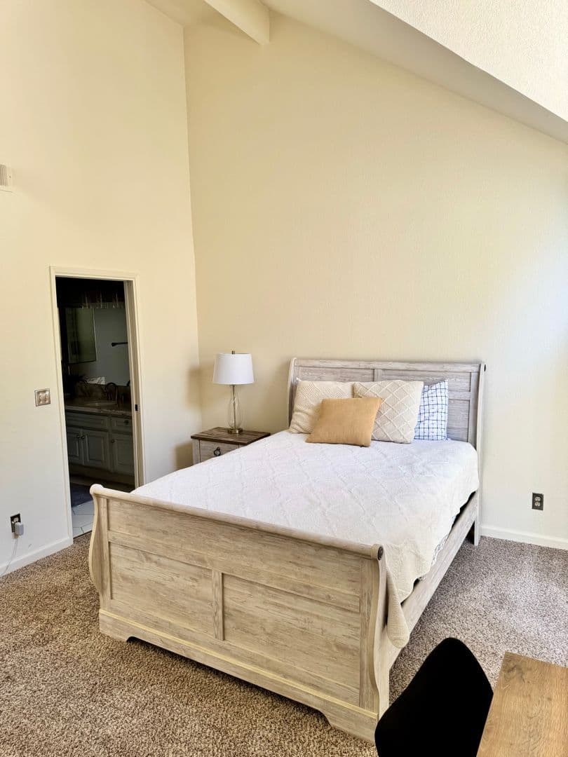 Fresno House: 2890 Huntington Blvd #150