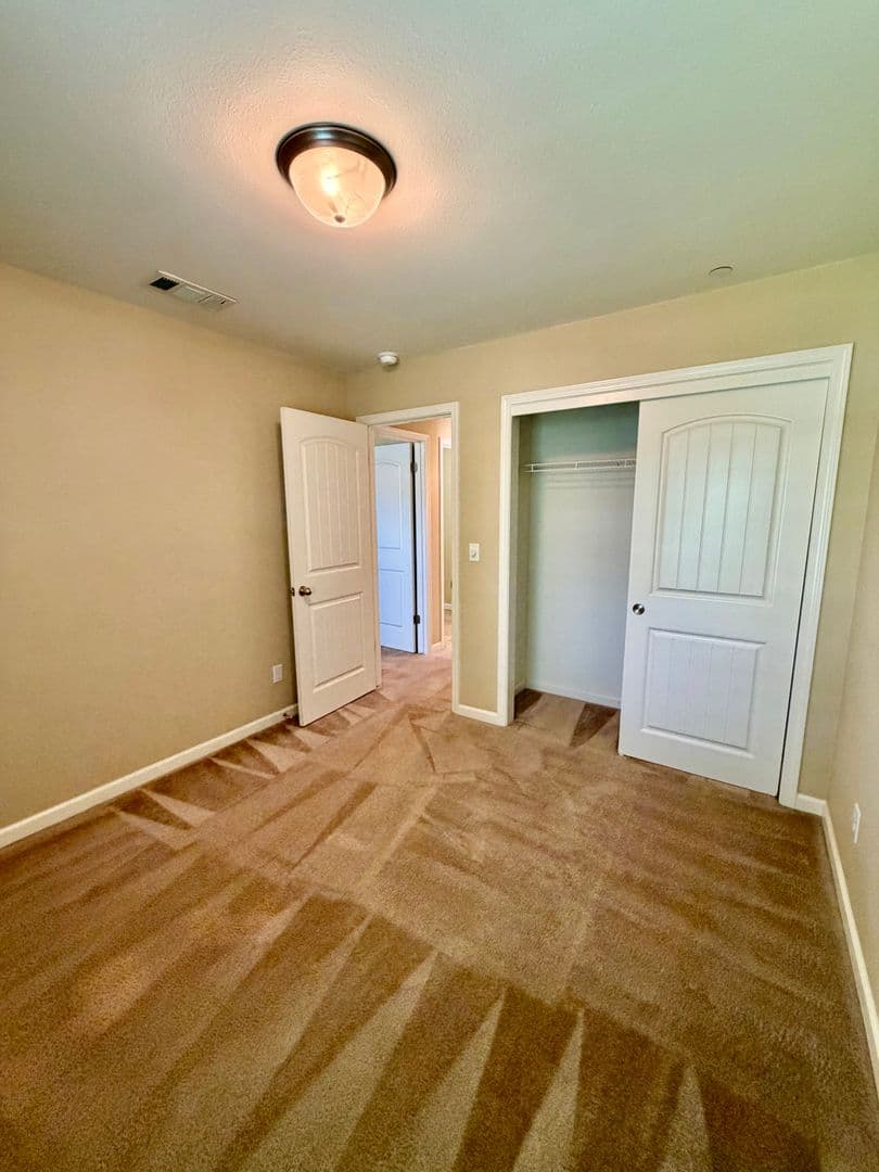 Hanford House: 2404 Chardonnay Place