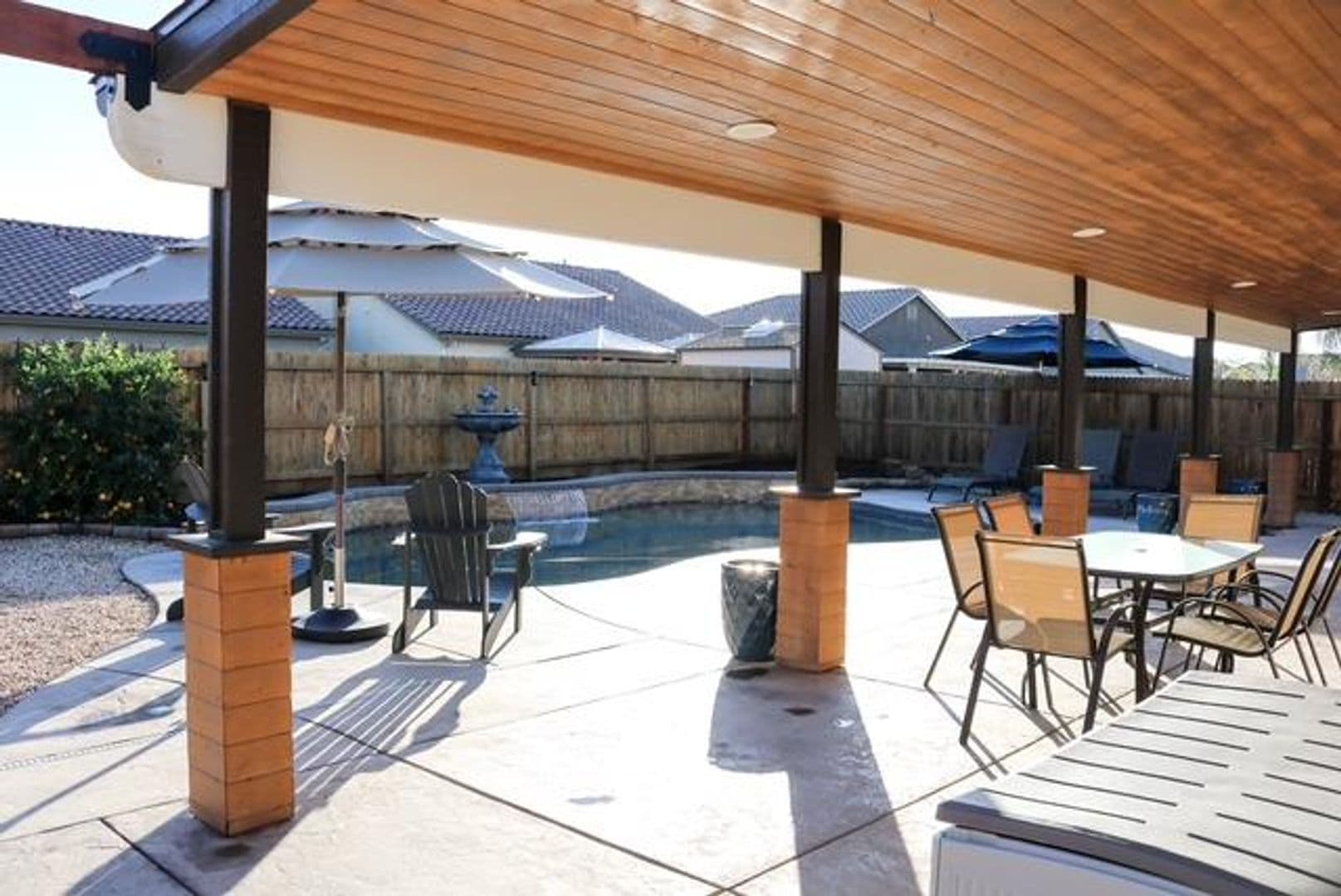 Lemoore House: 729 Castellina St