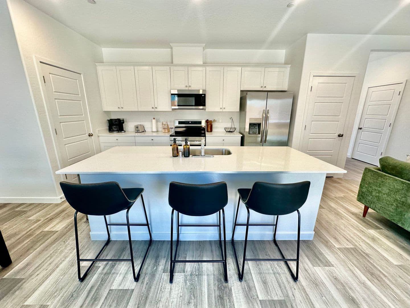 Madera House: 980 Rubcom Rd W