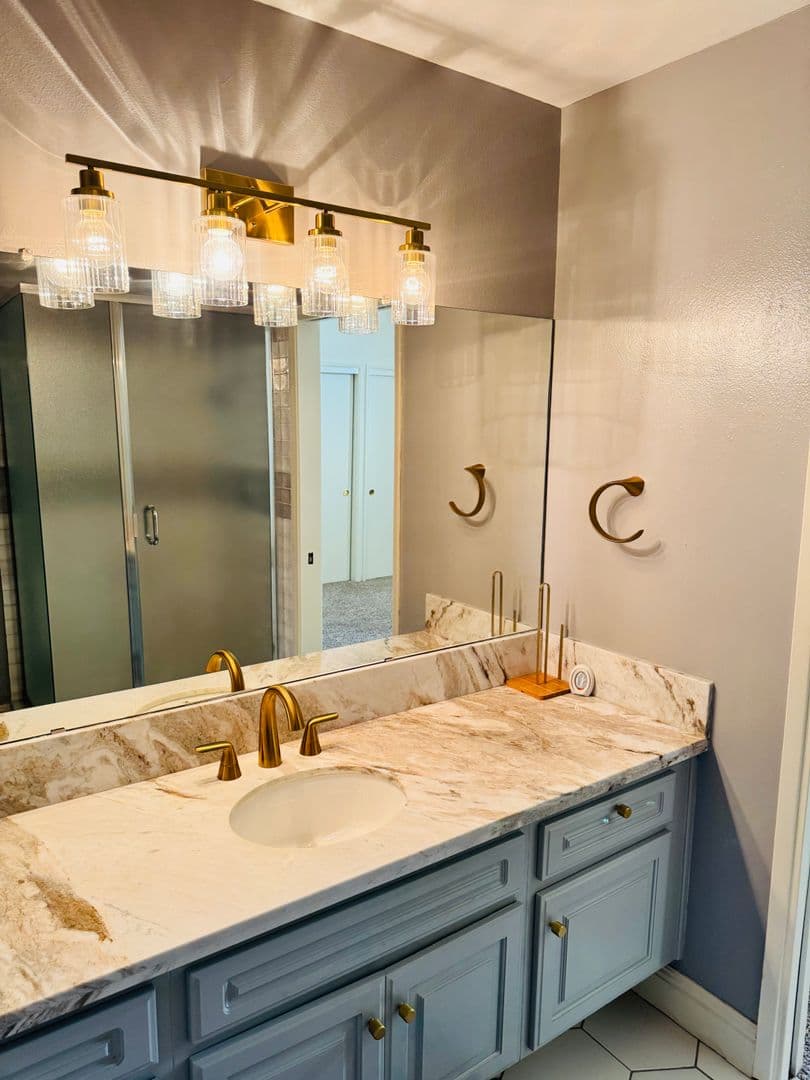 Fresno House: 2890 Huntington Blvd #150