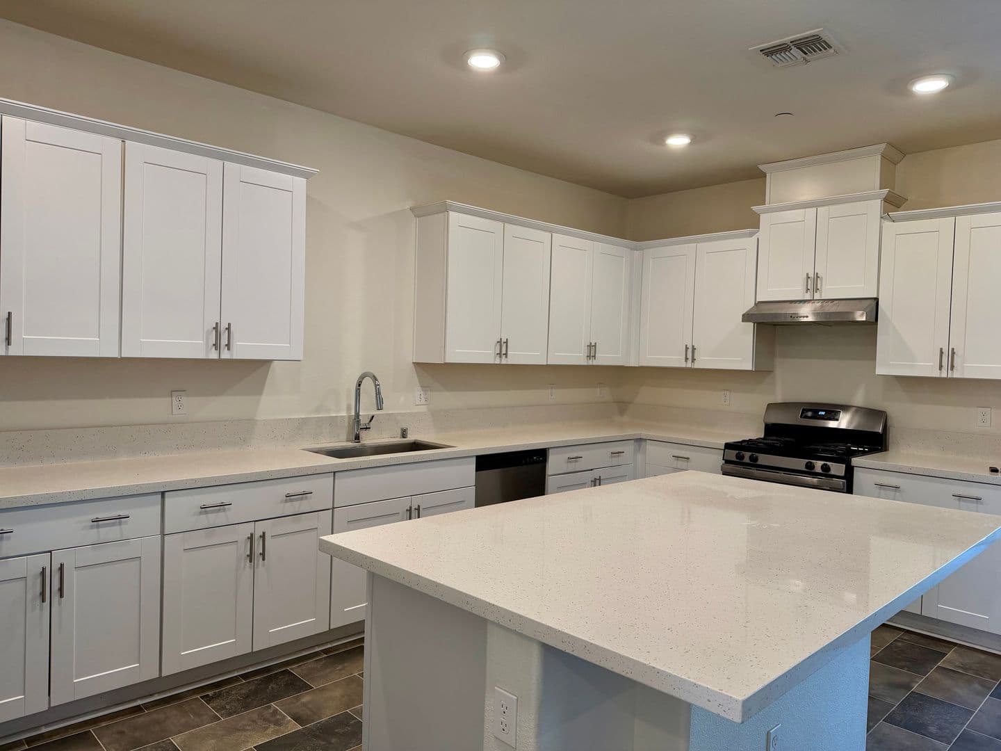 Fresno Apartment: 934 S Filbert Ave
