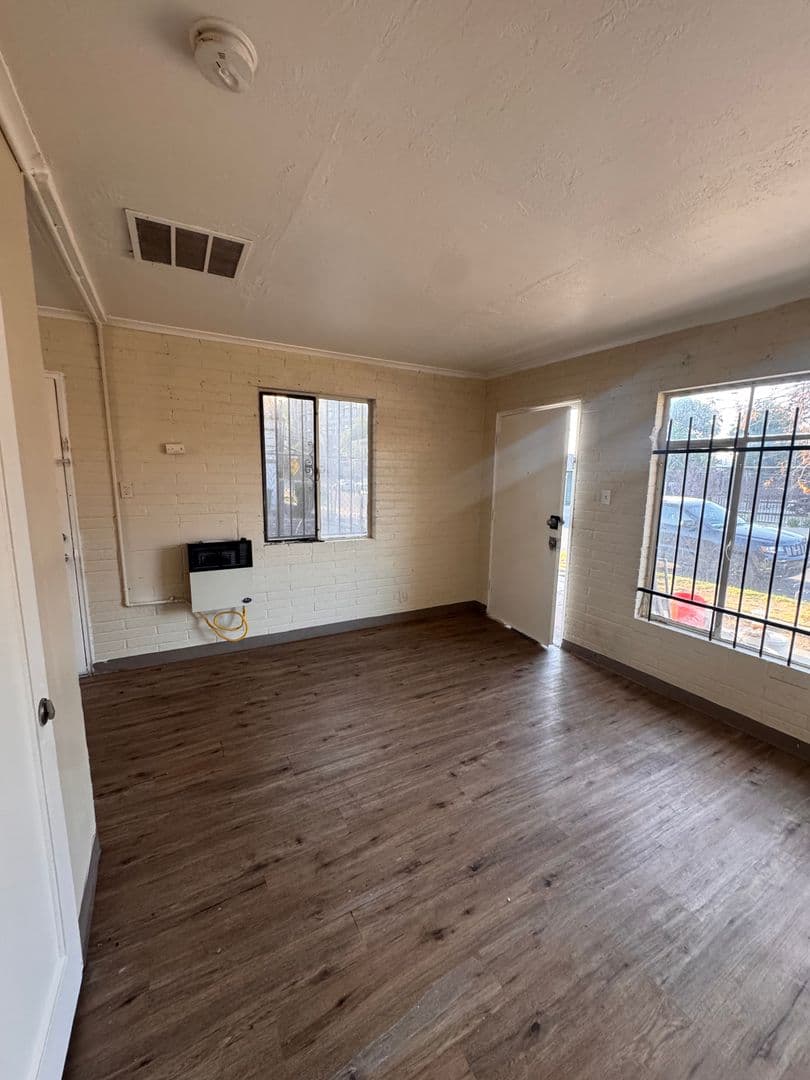 Fresno Apartment: 2538-2544 E Illinois Ave