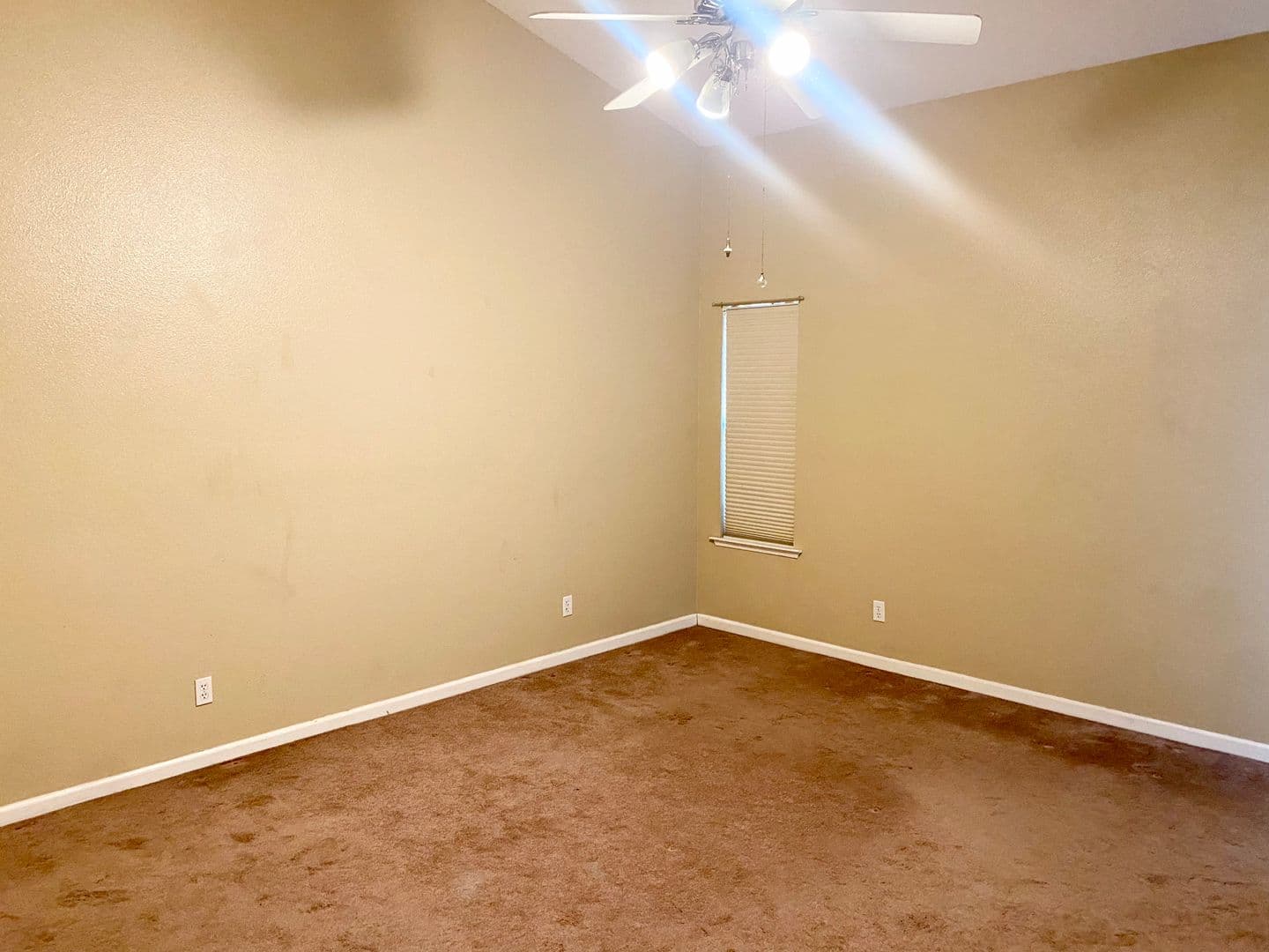 Fresno House: 2072 E Rush Ave