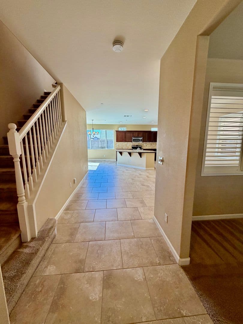 Hanford House: 2404 Chardonnay Place