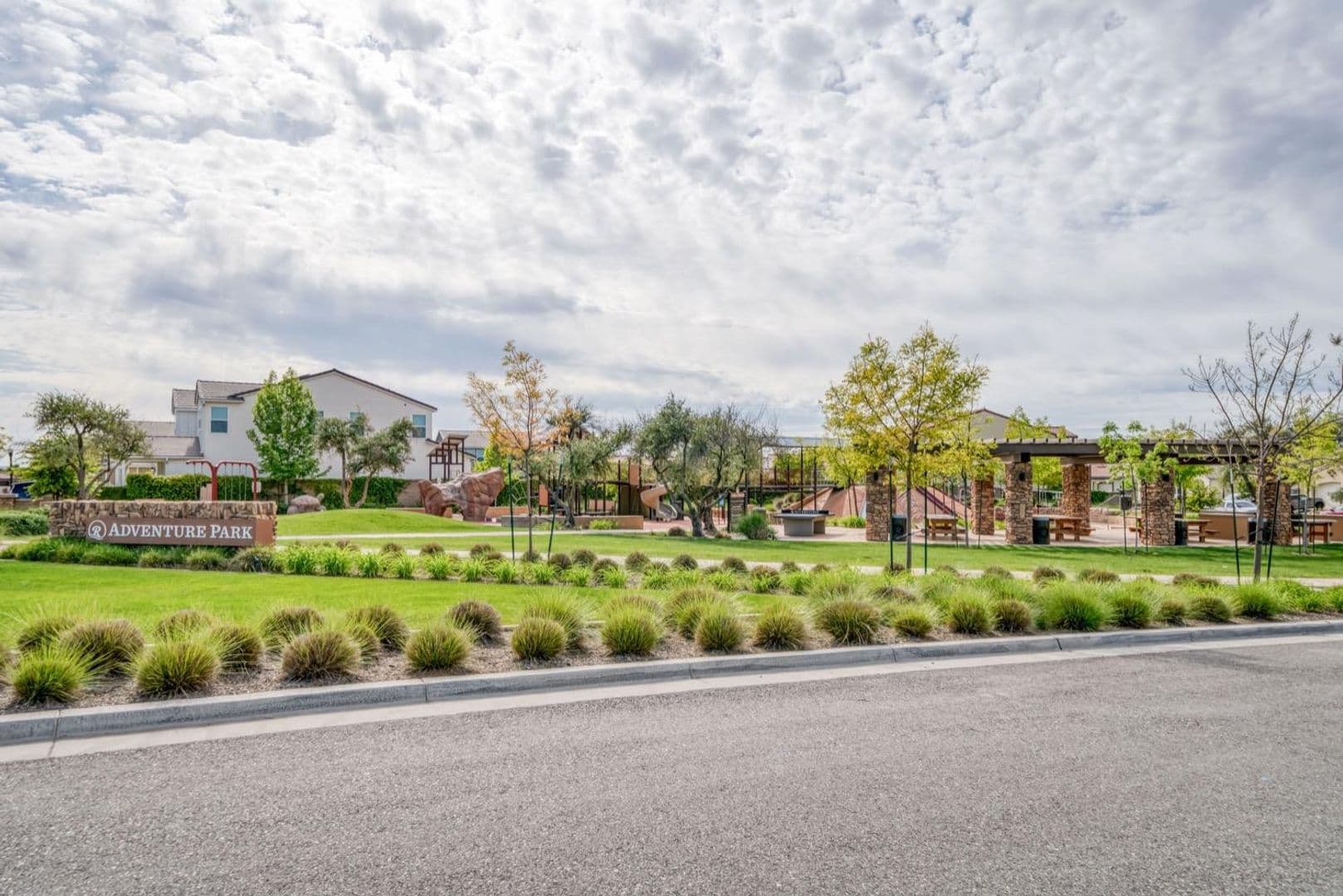 Madera House: 980 Rubcom Rd W
