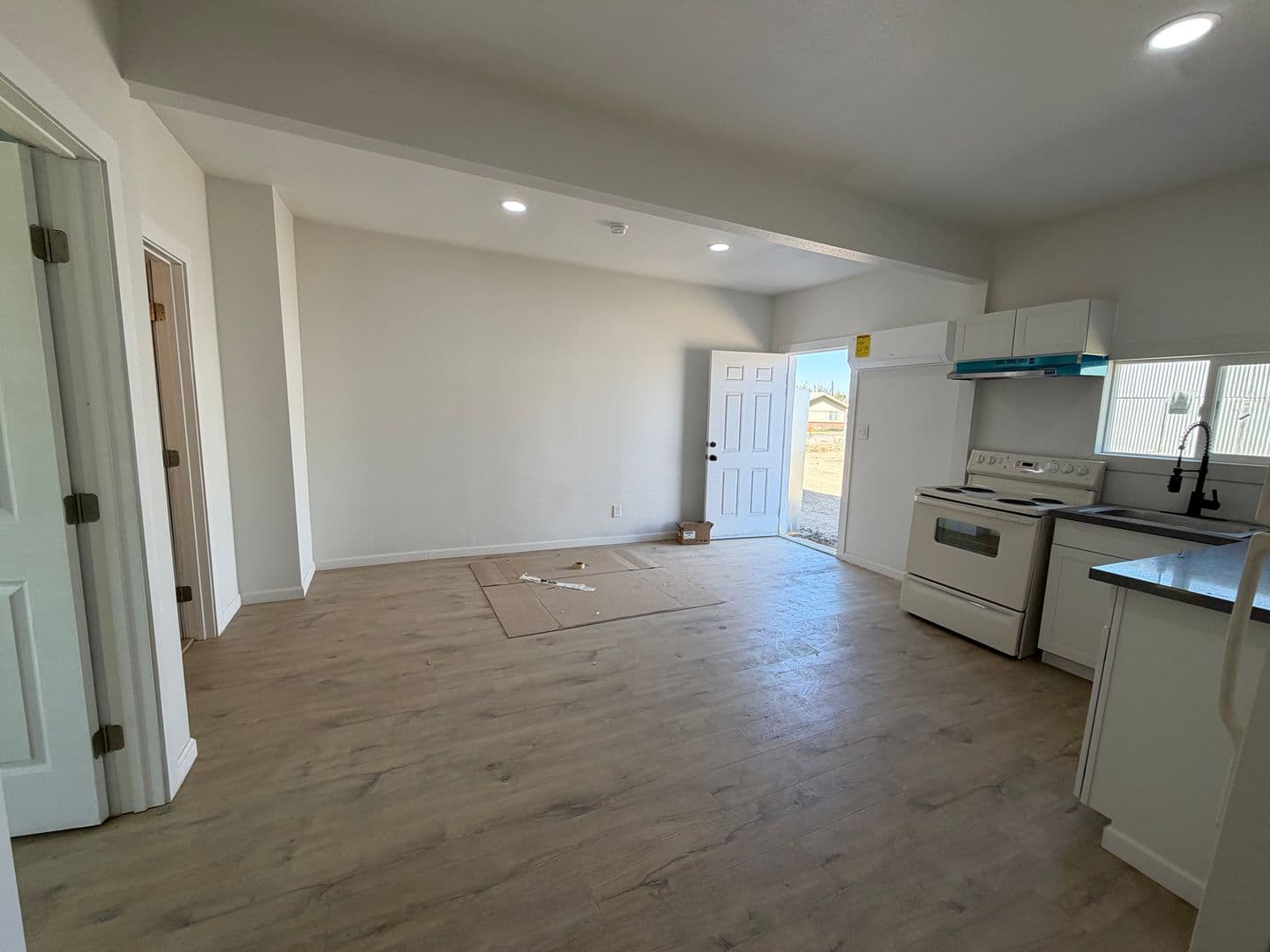 Tranquillity Apartment: 5992 Juanche Ave