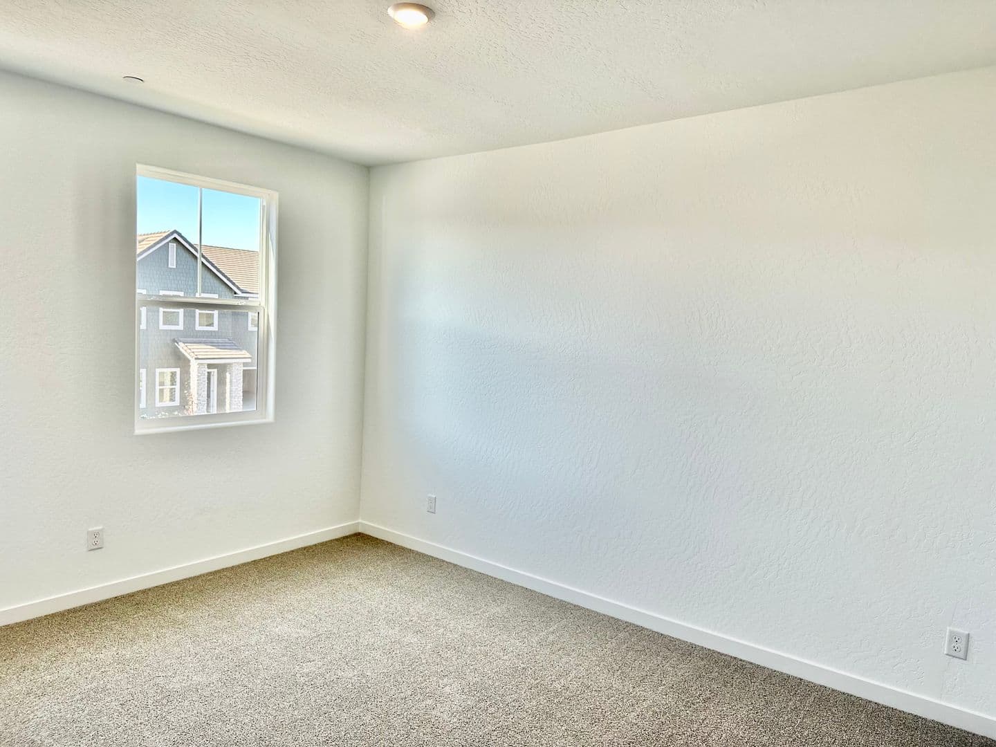 Madera House: 843 Ponderosa Way