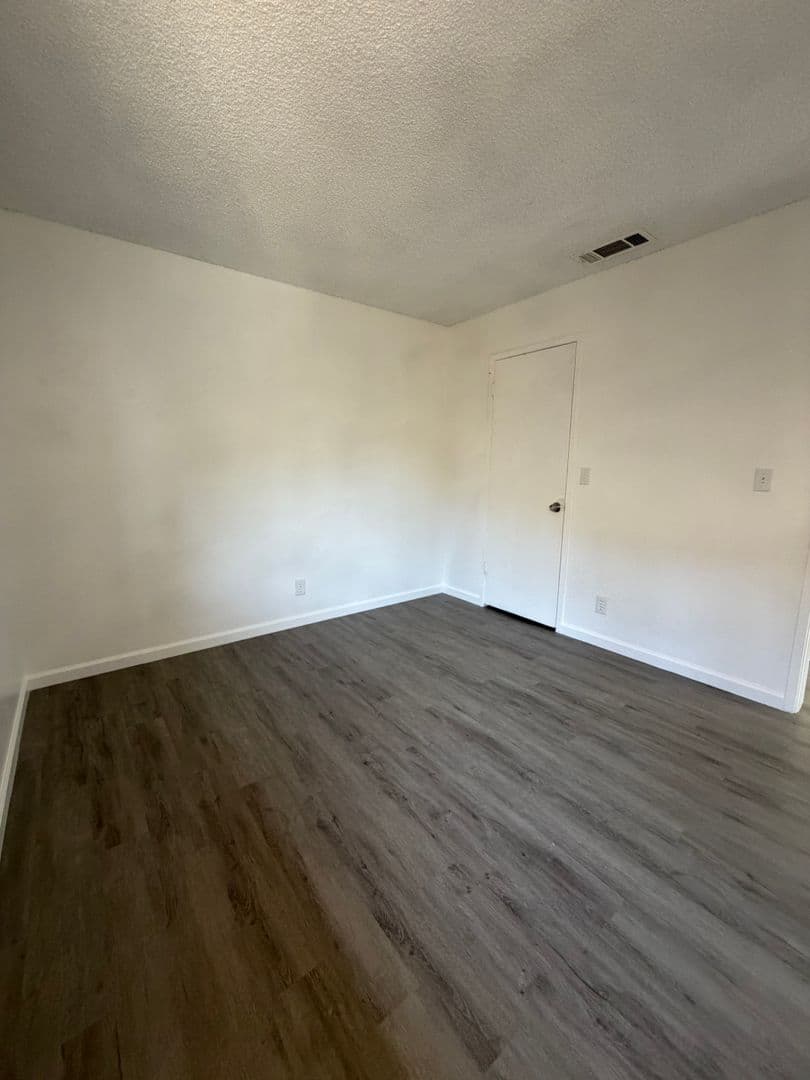 Fresno Apartment: 2015 E Pontiac Way