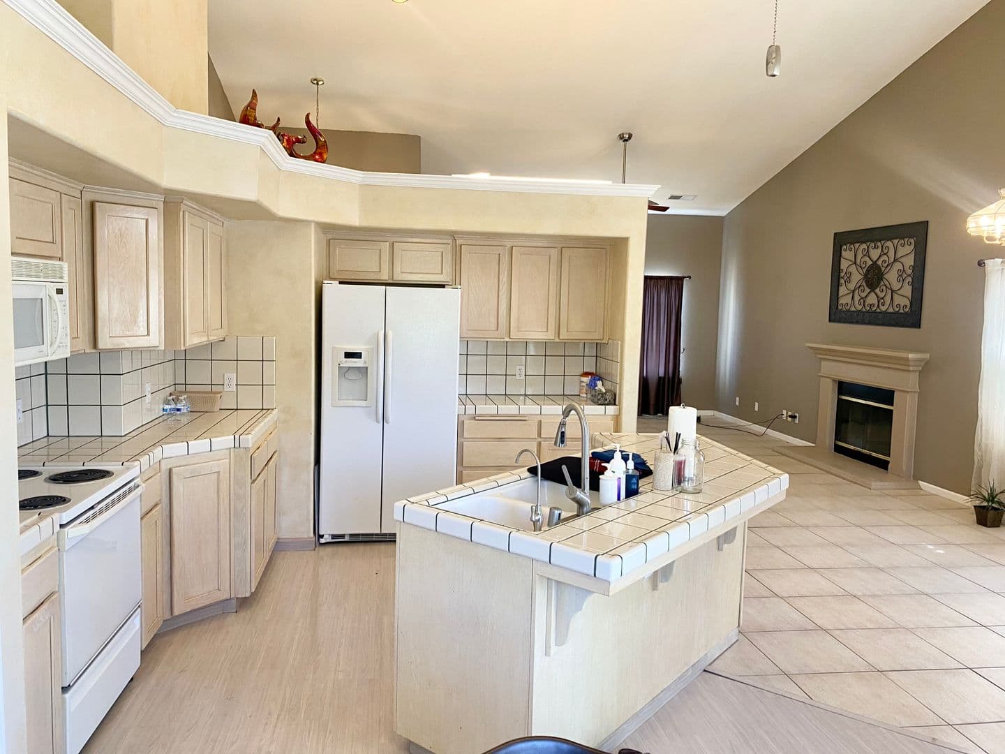Fresno House: 2072 E Rush Ave