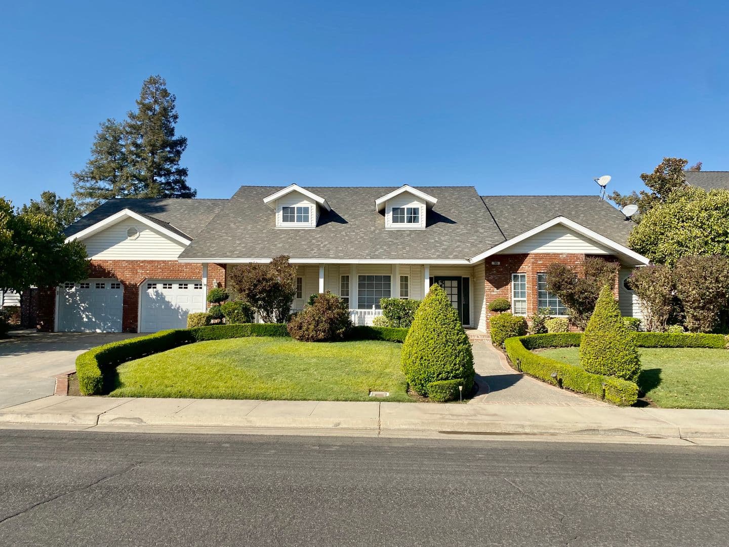 Fowler House: 205 N Jonna Ave
