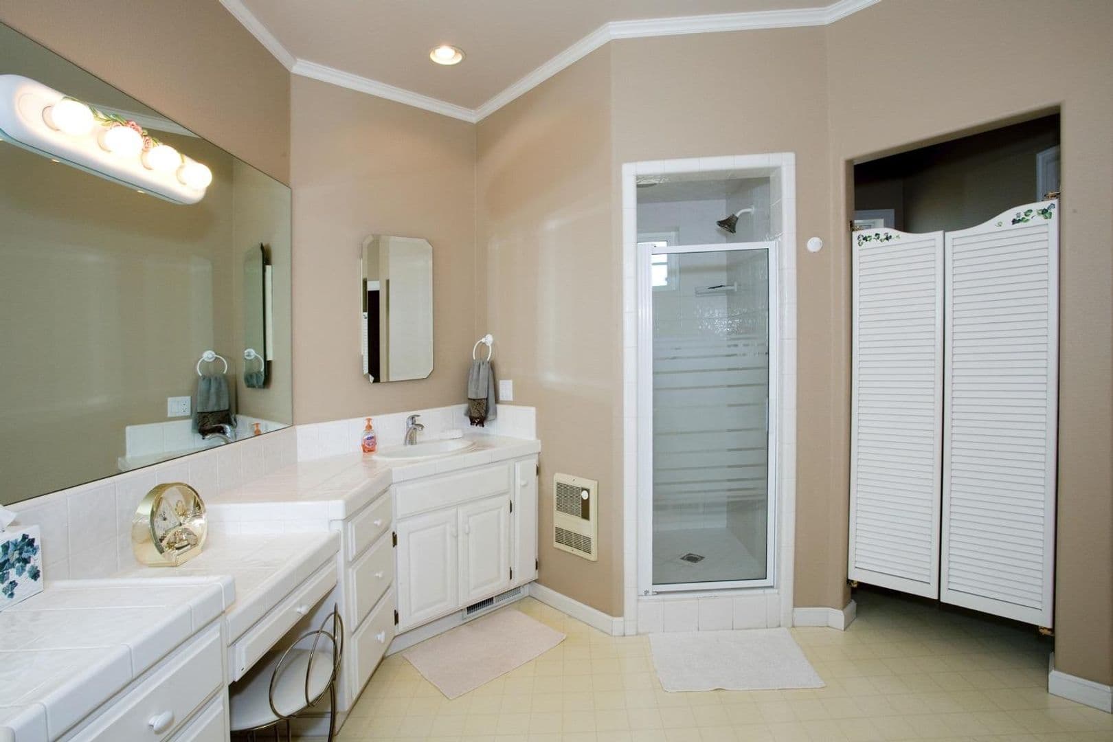 Fowler House: 205 N Jonna Ave
