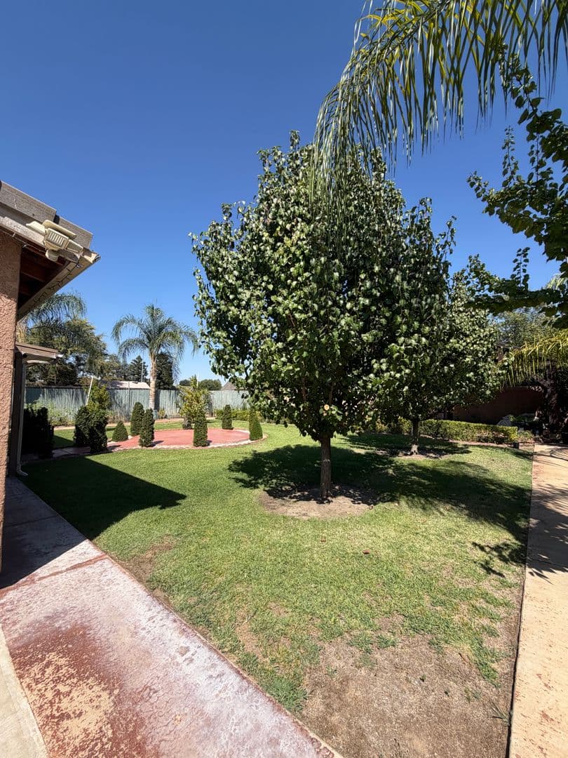 Fresno House: 6253 E. Hampton Way