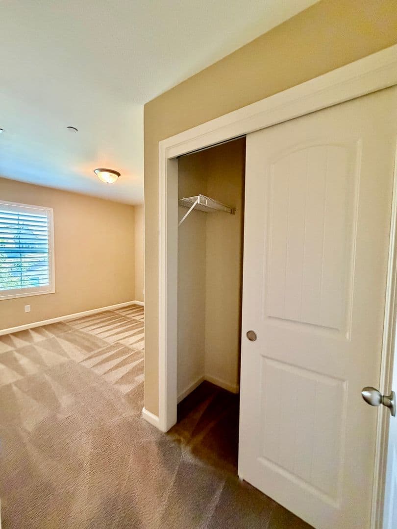 Hanford House: 2404 Chardonnay Place