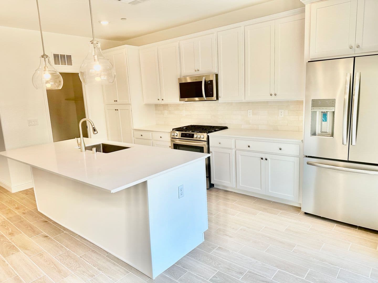 Fresno House: 7219 E Simpson Ave