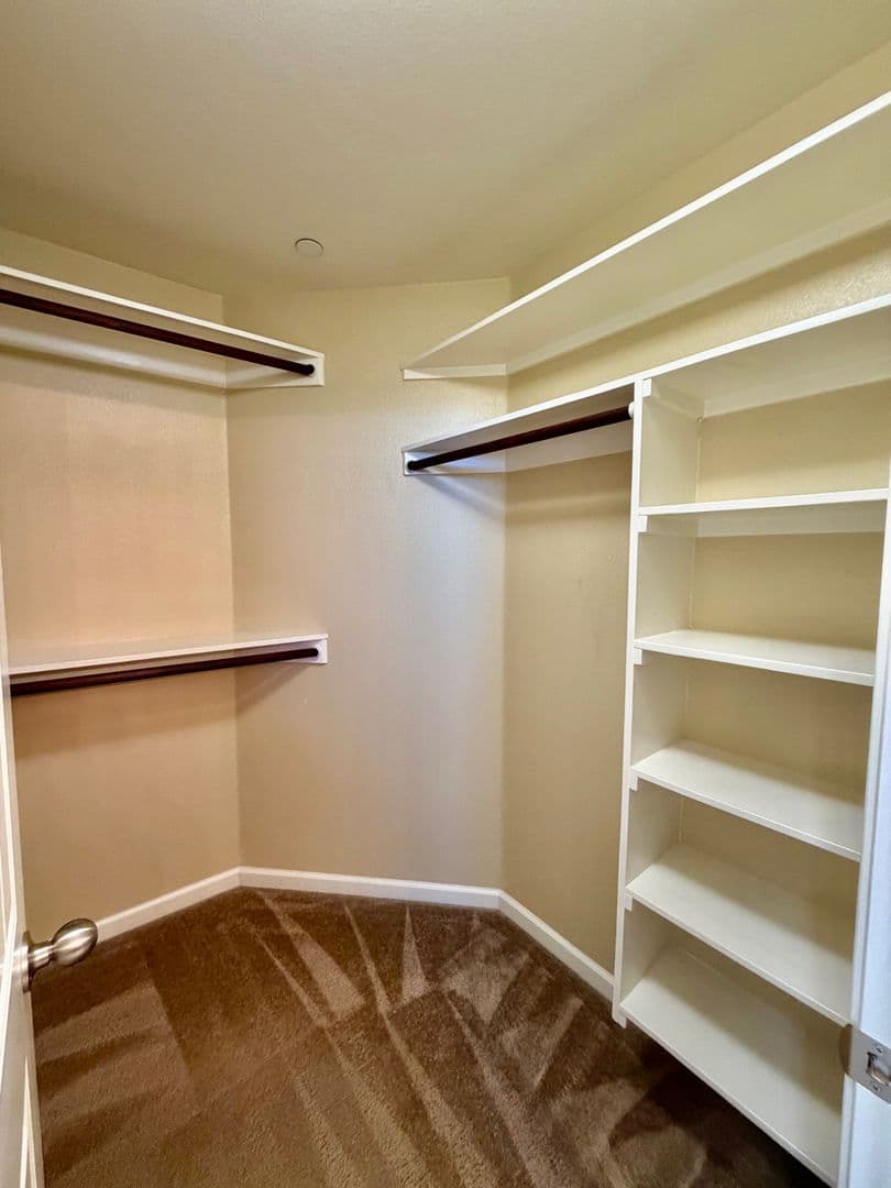 Hanford House: 2404 Chardonnay Place