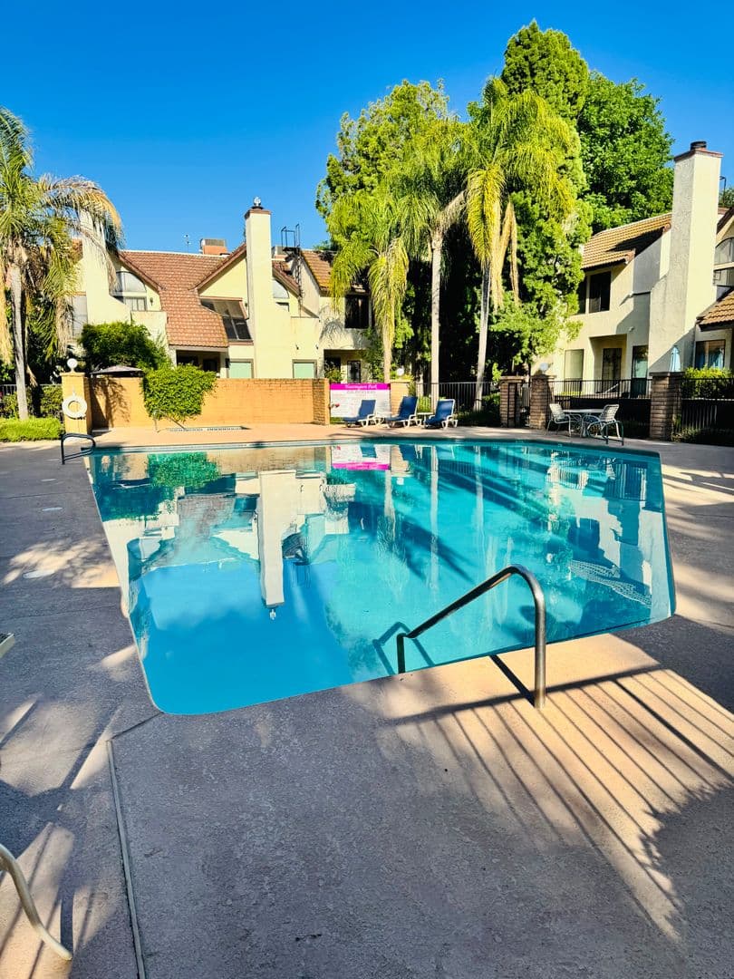 Fresno House: 2890 Huntington Blvd #150