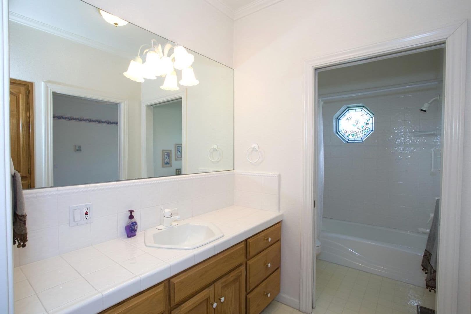 Fowler House: 205 N Jonna Ave