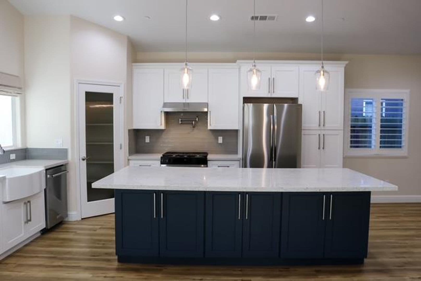 Lemoore House: 729 Castellina St