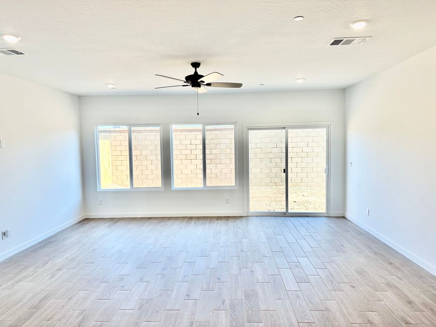 Madera House: 843 Ponderosa Way