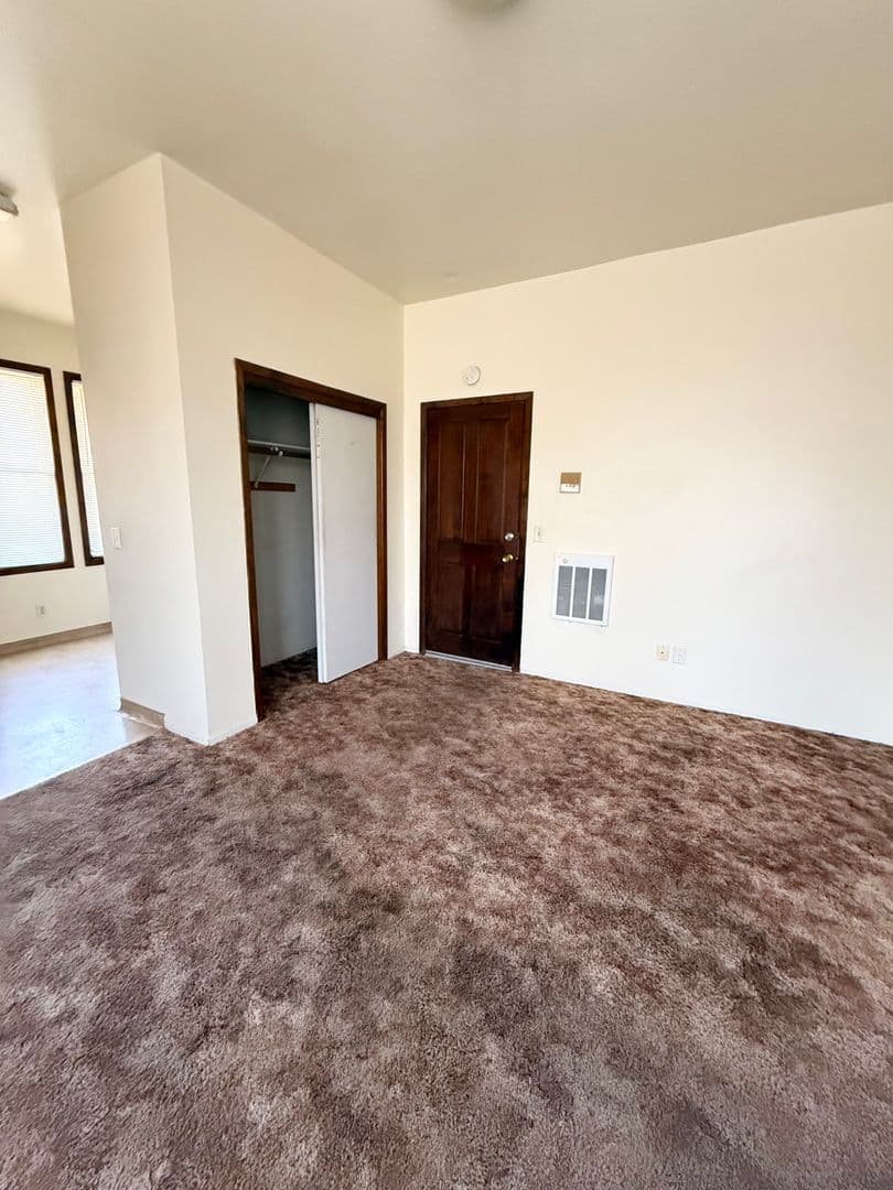 Fresno Apartment: 1561 N Van Ness Ave