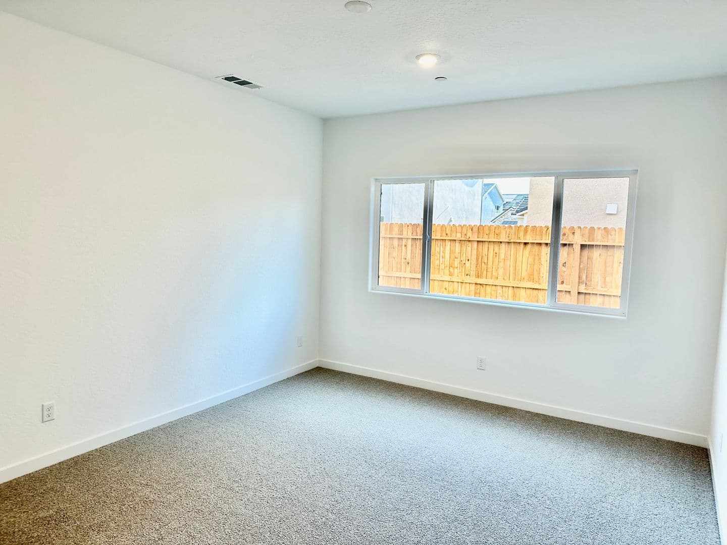 Madera House: 843 Ponderosa Way