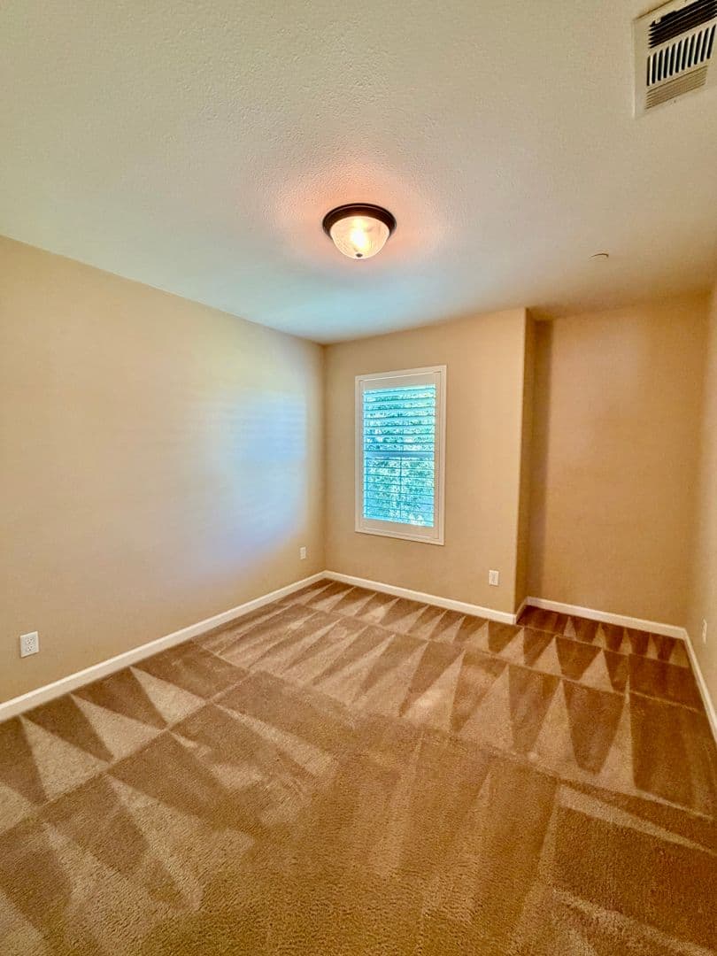Hanford House: 2404 Chardonnay Place
