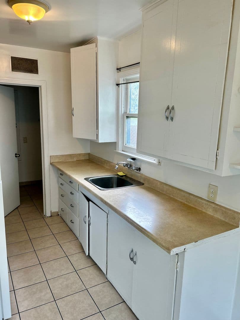 Fresno Apartment: 154-164 N U St