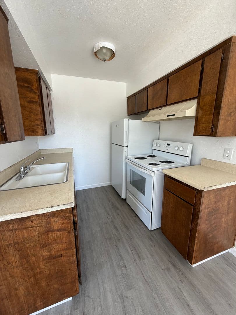 Fresno Apartment: 2015 E Pontiac Way