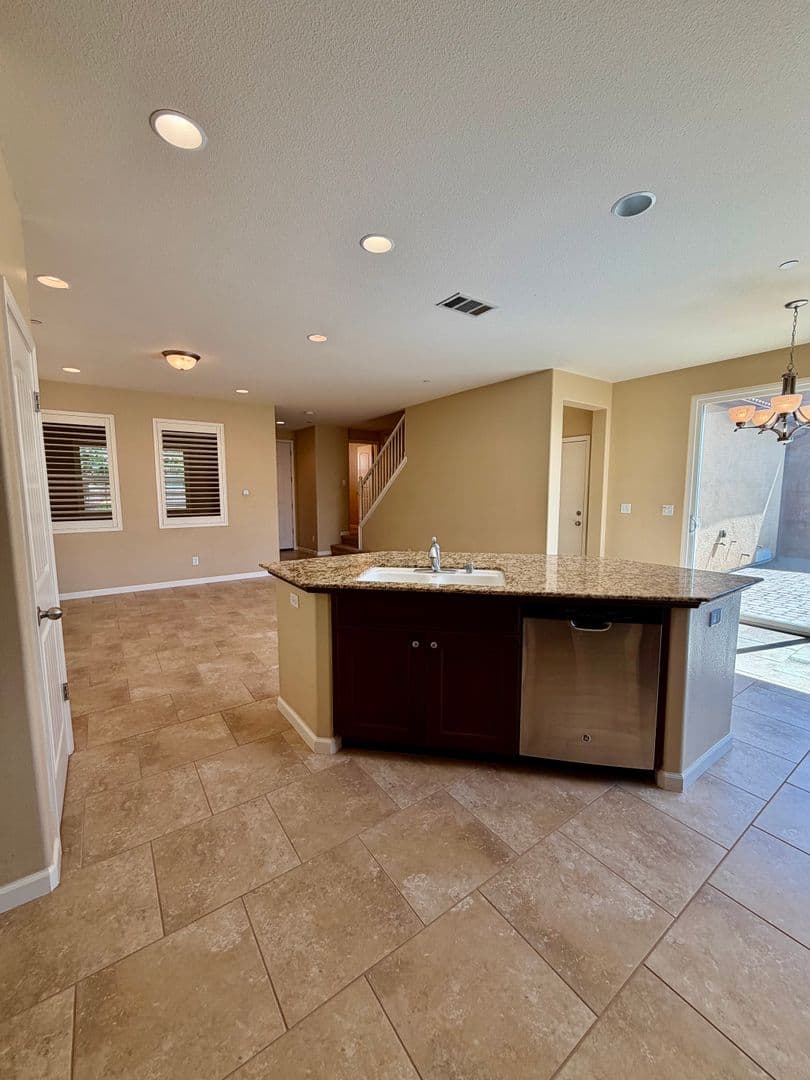 Hanford House: 2404 Chardonnay Place