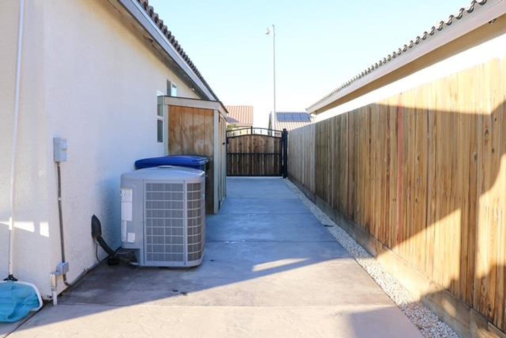 Lemoore House: 729 Castellina St
