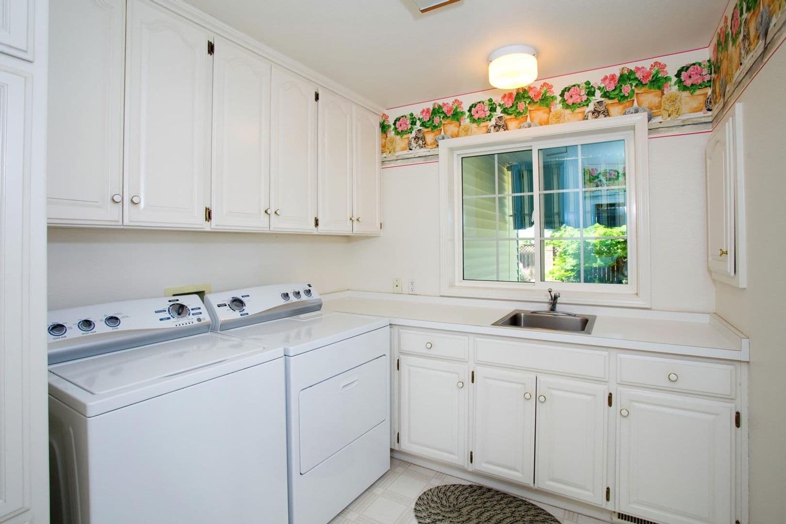 Fowler House: 205 N Jonna Ave