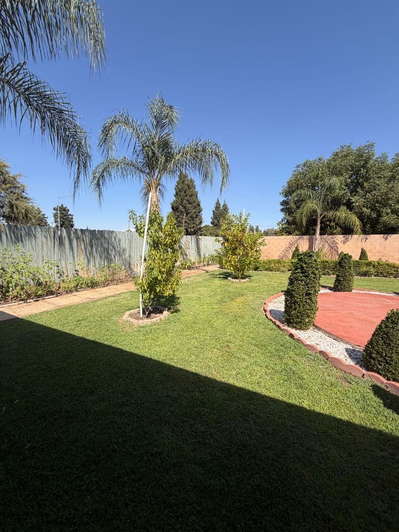 Fresno House: 6253 E. Hampton Way