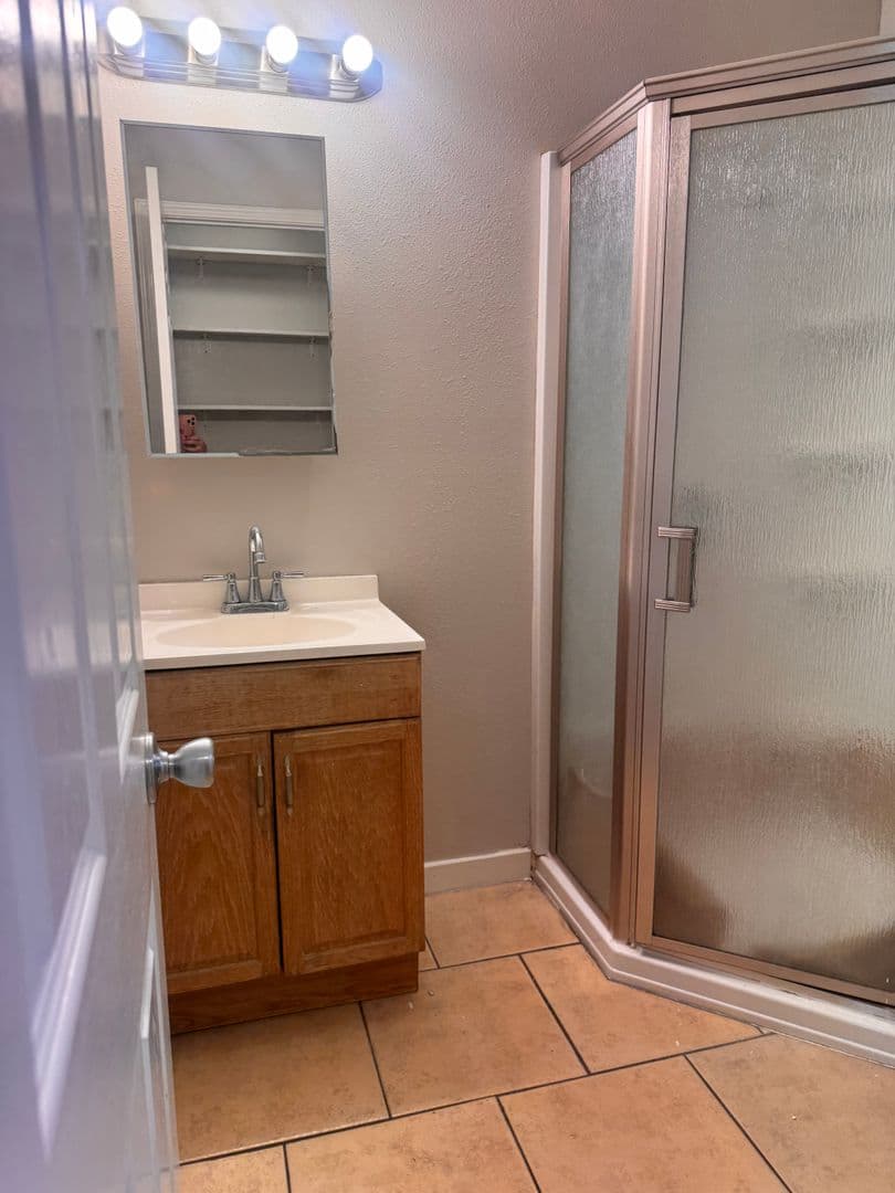 Fresno Apartment: 3115 E Mckenzie