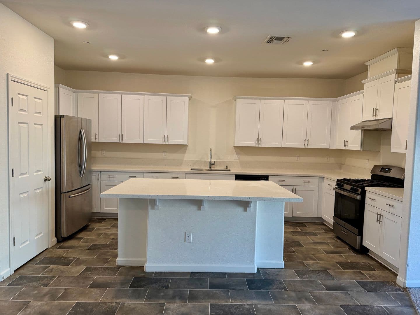 Fresno Apartment: 934 S Filbert Ave
