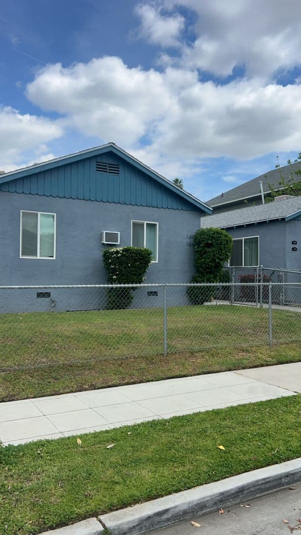 Fresno Apartment: 154-164 N U St