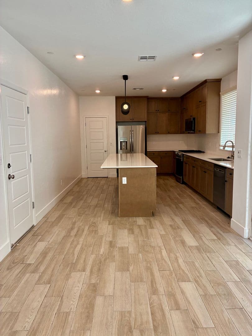 Fresno House: 2846 E Tamarind Dr